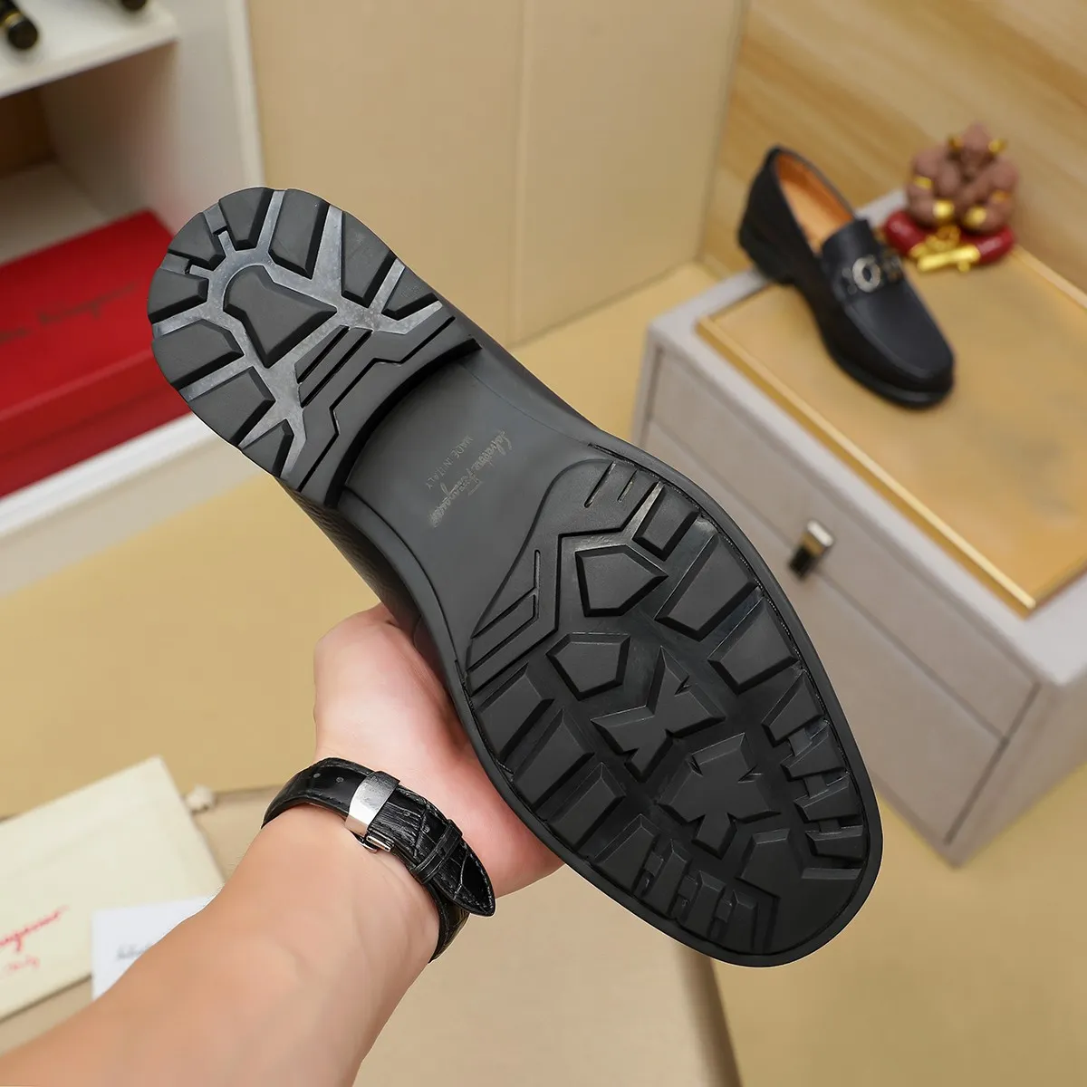 Men's shoes 250 Ferragamo [Ferragamo] top imported suit men's shoes 💯Original copy of the official website, product materials: selected imported embossed calfskin + luxury hardware buckle accessories ~ imported water-dyed cow 🐂 leather lining. Strong three-dimensional visual effect, original combination outsole, multiple colors available😘 Size: 39-44 (38.45.46. Customized)